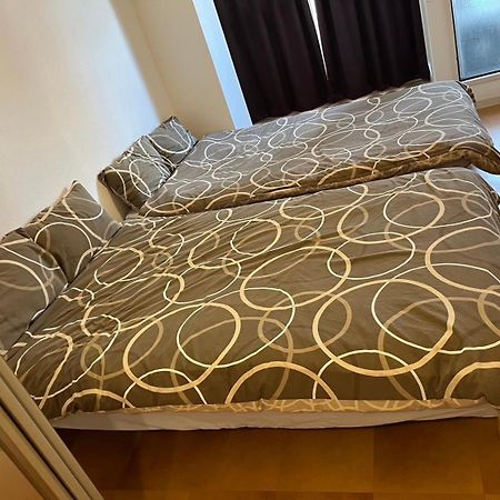２ Beds. Comfortable . Dotonbori / Kuromon Market. Osaka Luaran gambar