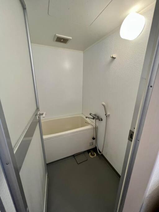 ２ Beds. Comfortable . Dotonbori / Kuromon Market. Osaka Luaran gambar