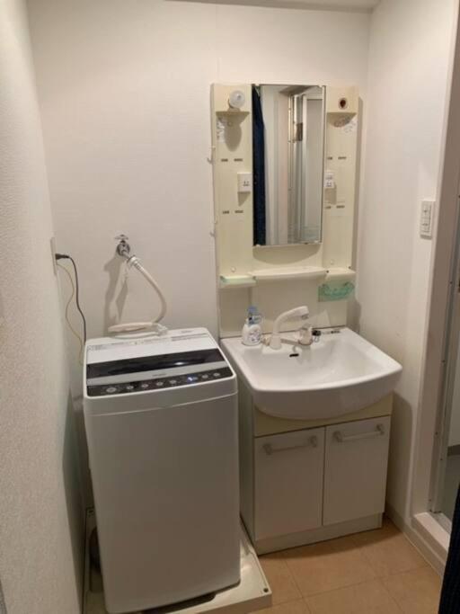 ２ Beds. Comfortable . Dotonbori / Kuromon Market. Osaka Luaran gambar