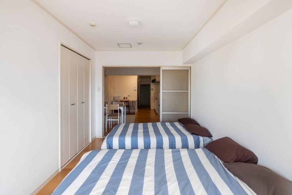 ２ Beds. Comfortable . Dotonbori / Kuromon Market. Osaka Luaran gambar